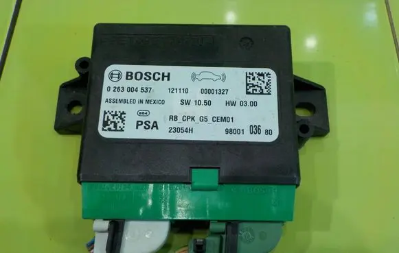 Peugeot 208 I Central body control module 0263004537
