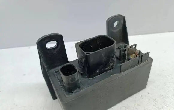 Mercedes-Benz C W203 Glow plug pre-heat relay 0005453516 A0005453516