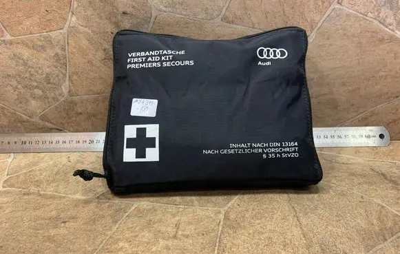 Audi A8 S8 D4 4H First aid kit 4H0860282D