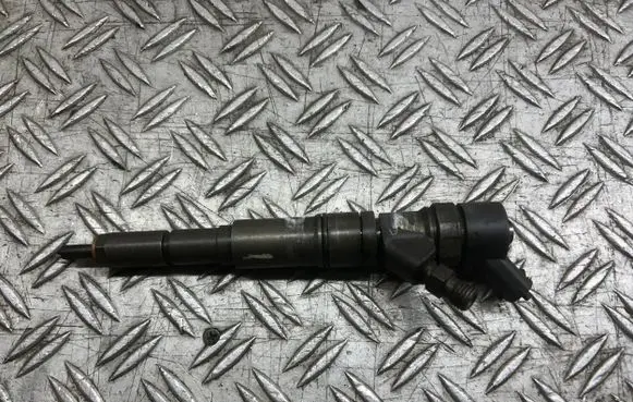 BMW 5 E39 Fuel injector