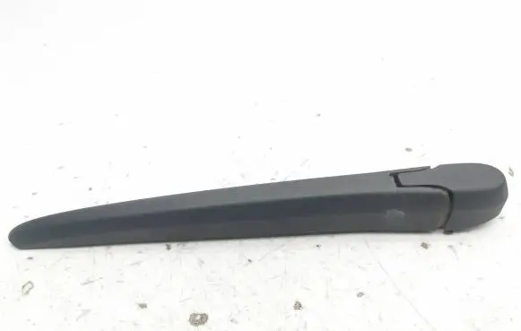Rear wiper blade arm