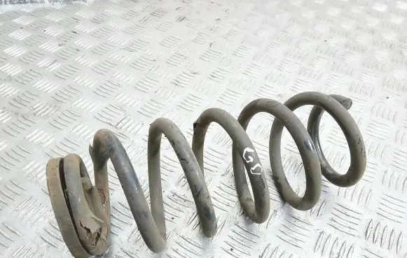 Toyota Avensis T270 Rear coil spring
