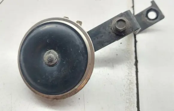 Nissan Navara D23 Horn signal E13000114