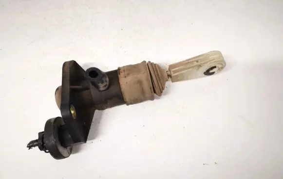 Volkswagen PASSAT B5 Clutch master cylinder 8e1721401