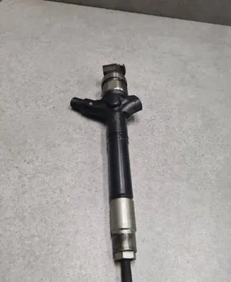 Toyota RAV 4 (XA30) Fuel injector 236700R050