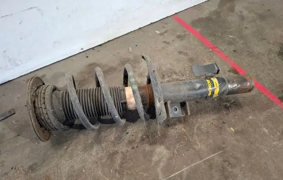 Volvo V60 Front shock absorber/damper G8421