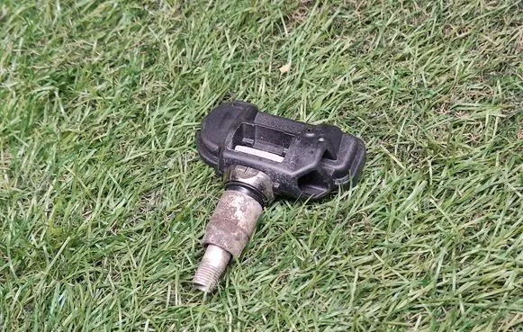 Opel Astra J Tire pressure sensor 13581560