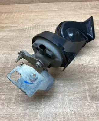 BMW 5 E60 E61 Horn signal 6935709 6935988 PAIR