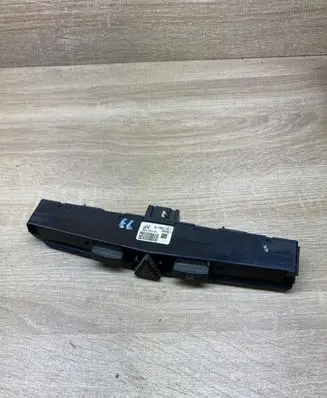 Opel Zafira B Hazard light switch 13100105