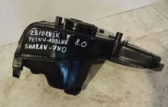 Volkswagen Sharan AdBlue liquid reservoir 