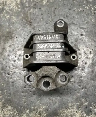 Opel Signum Engine mount bracket