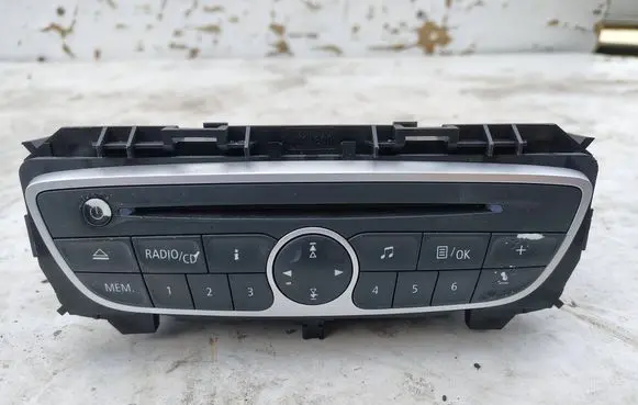 Renault Twingo II Radio/CD/DVD/GPS head unit 281150031R