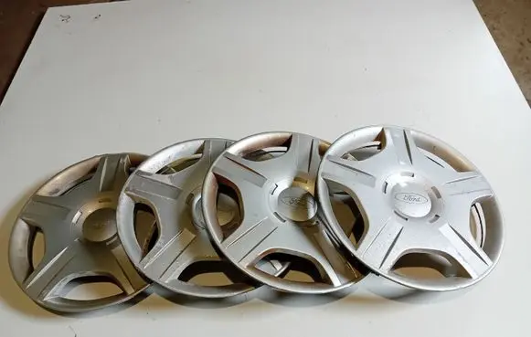 Ford Focus R14 wheel hub/cap/trim 2M511130AA
