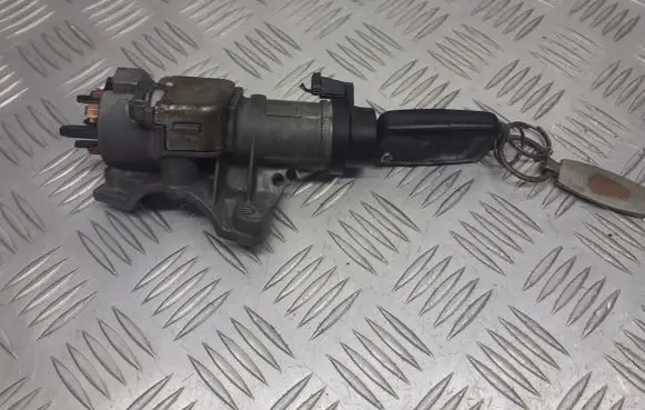 Volkswagen Polo IV 9N3 Ignition lock 4B0905851