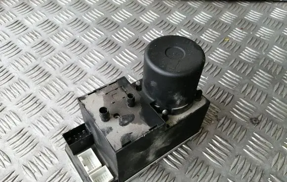 Audi A3 S3 8L Central locking vacuum pump 8L0862257L
