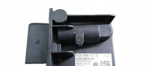 Volkswagen Golf VII Fuel injection pump control unit/module 5Q0906121E