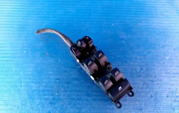 Volvo V70 Electric window control switch 31272004 SWEA05 10W104