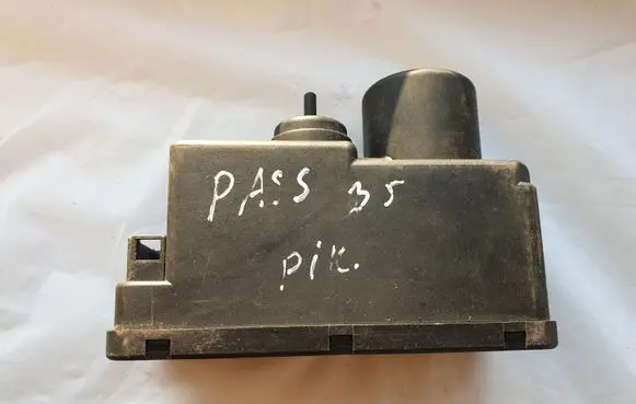 Volkswagen PASSAT B3 Door central lock control unit/module 357862257