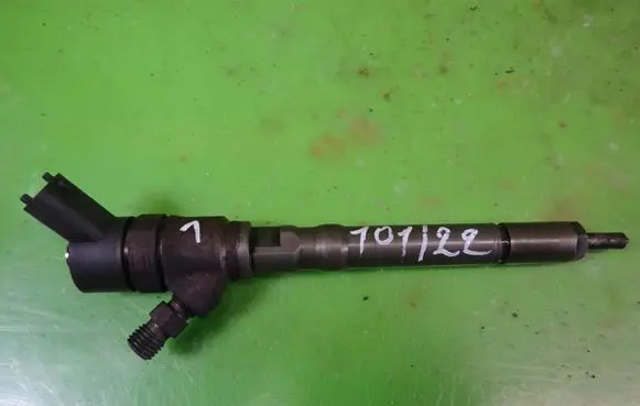 KIA Carens I Fuel injector 0445110064