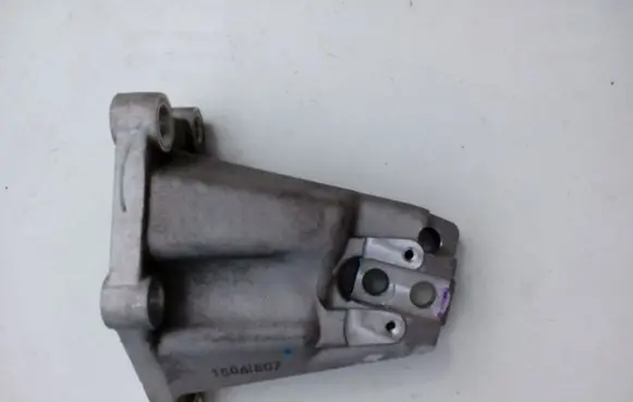 Hyundai Tucson TL Engine mounting bracket 15061807
