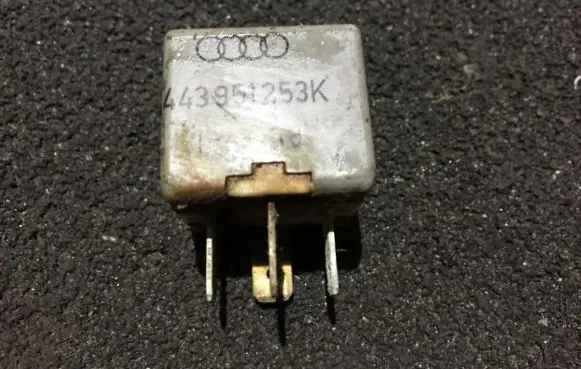 Audi A4 S4 B5 8D Other relay 443951253k 899512