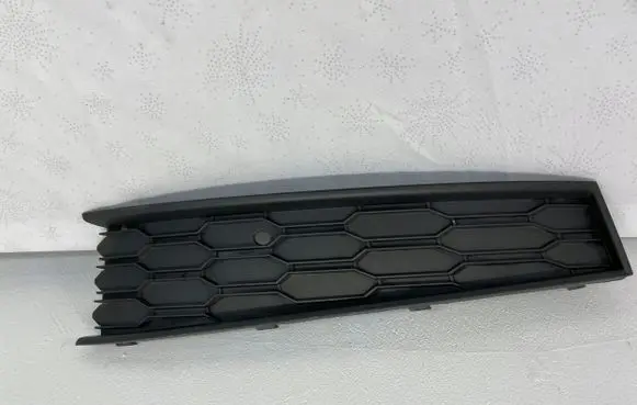 Skoda Scala Front bumper lower grill 657807681A