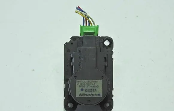 Mitsubishi ASX Air flap motor/actuator VHB30-30005-A CSA512T010 0XZ1A