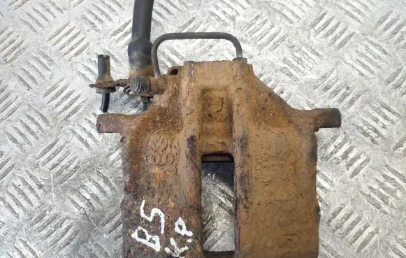Volkswagen PASSAT B5 Front brake caliper