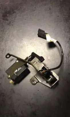 BMW 5 E39 Tailgate window lock/catch/latch 8238469