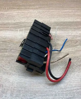 Peugeot Expert Fuse module 9636079380