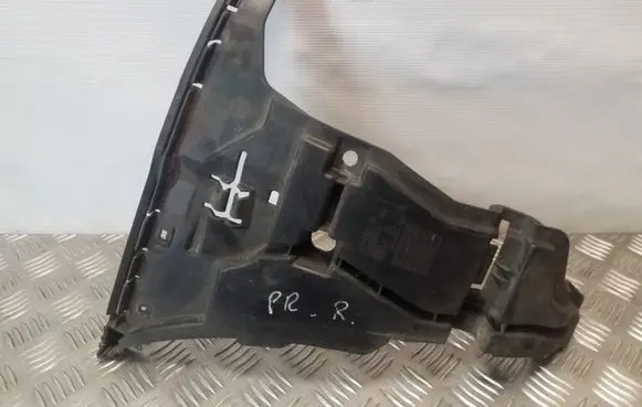 Volvo V70 Front bumper mounting bracket 08693182