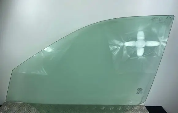 Volvo XC90 Front door window glass four-door