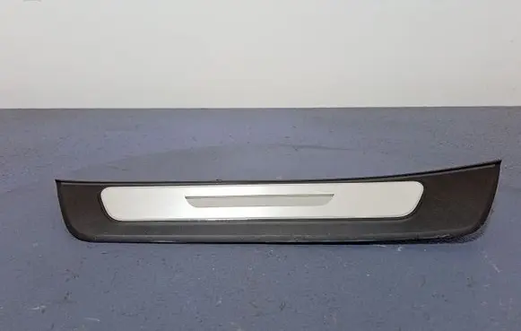 Foot area side trim