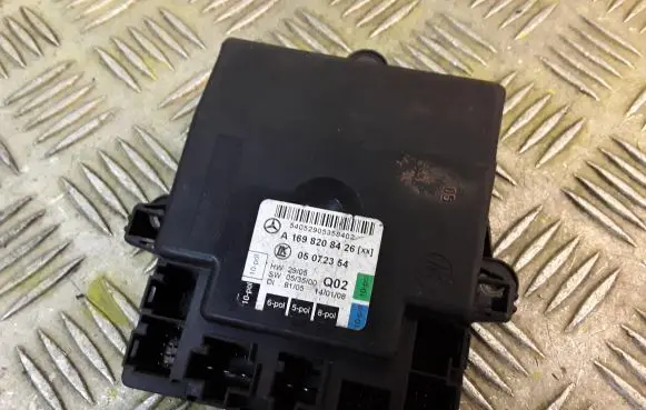 Mercedes-Benz A W169 Door control unit/module 1698208426 A1698208426