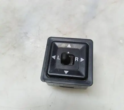 Mitsubishi Pajero Wing mirror switch 