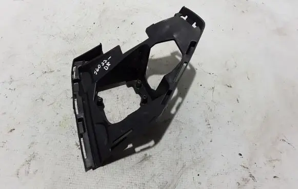 Volvo S60 Fog light bracket 31688805
