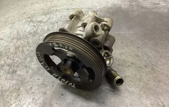 Toyota Corolla Verso AR10 Power steering pump
