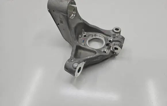 Volvo XC40 Front wheel hub 32246335