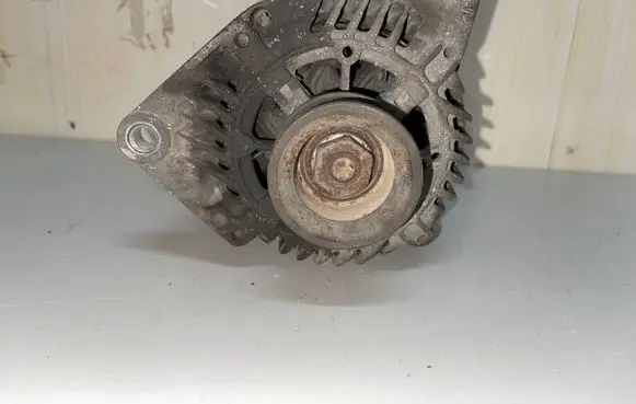 Volkswagen PASSAT B5 Generator/alternator 058903016E