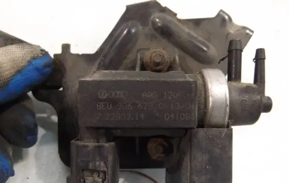 Audi A4 S4 B6 8E 8H Turbo solenoid valve 8E0906628C