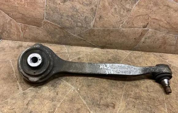 Mercedes-Benz C W204 Front lower control arm/wishbone 20305