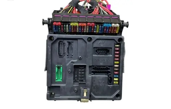 Ford Galaxy Fuse module S110730300D S108151001 S108152001D
