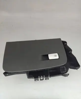 BMW M5 Glove box
