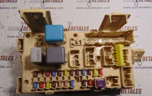 Toyota Corolla Verso AR10 Fuse module 892210F020