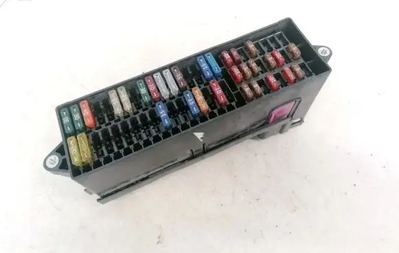 Volkswagen Touran I Fuse box set 1T1970015 1T1970050