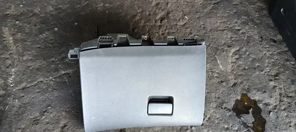 Opel Astra J Glove box 13373796