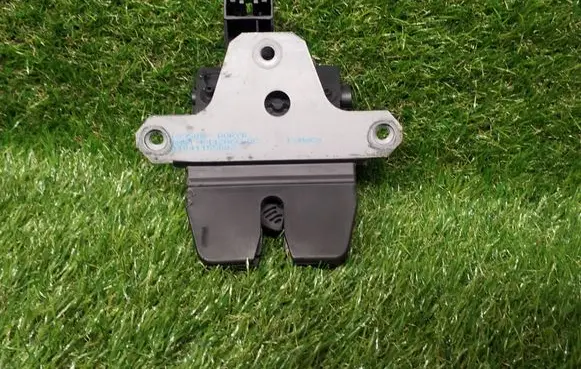Ford Focus Tailgate/trunk/boot lock/catch/latch 8M51R442A66AC 01041155002
