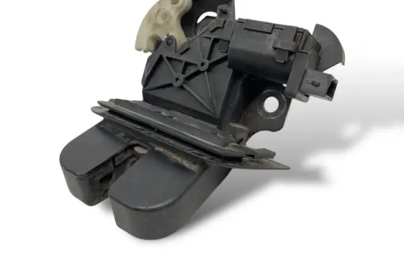 Audi A4 S4 B7 8E 8H Tailgate/trunk/boot lock/catch/latch 8P4827505B