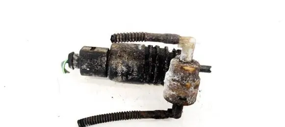 Volkswagen Touareg I Windscreen/windshield washer pump