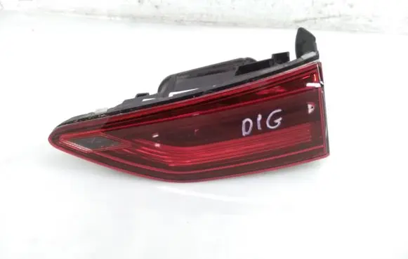 Volkswagen Golf VIII Tailgate rear/tail lights 5H0945094D